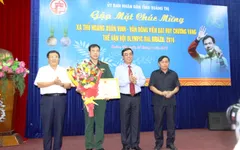 Quảng Trị trao thưởng 50 triệu đồng cho xạ thủ Hoàng Xuân Vinh