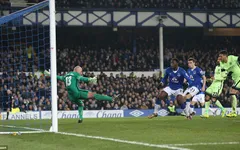 Lukaku nổ súng, Man City gặp bất lợi lớn trước trận lượt về