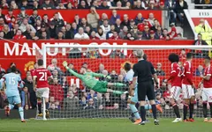 Bàn gỡ của Martial hợp lệ, De Gea nên cảm thấy thất vọng