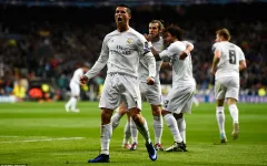 Giúp Real ngược dòng, Ronaldo viết tiếp lịch sử Champions League