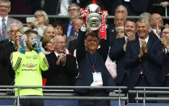 Vừa vô địch FA Cup, Van Gaal lập tức bị Man Utd sa thải?
