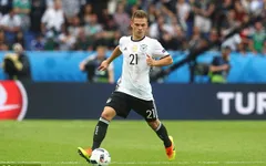 VIDEO EURO 2016: Cột dọc từ chối siêu phẩm của Kimmich