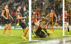 VIDEO Pha solo "chóng mặt" hàng thủ Hull City của Rashford