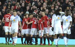 Man Utd 3-1 Sunderland: Ibra thăng hoa, Mkhitaryan lập siêu phẩm khó tin