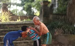 Cụ ông 84 tuổi hơn 20 năm giữ lửa vật cổ truyền Hà Nam