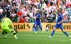 VIDEO EURO 2016: Rakitic dứt điểm tinh tế đánh bại Petr Cech