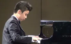 Nghị lực phi thường của cậu bé tự kỷ trở thành thần đồng Piano