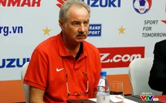 HLV Alfred Riedl: Bóng đá Việt Nam đã không còn xây nhà từ nóc