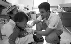Đoàn tình nguyện viên quốc tế khám bệnh miễn phí cho người nghèo tại Kon Tum