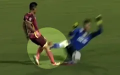 VIDEO: Pha vào bóng thô bạo, đáng nhận thẻ đỏ của thủ môn Bửu Ngọc với Duy Long