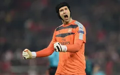 Sắp bị thay nhưng Petr Cech vẫn cứu thua theo cách ít ai làm được