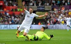 Courtois là thủ thành "lởm" nhất Ngoại hạng Anh!