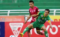 Trung vệ Chí Công bị cấm thi đấu 5 trận vì lăng mạ trọng tài