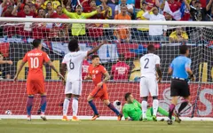 VIDEO Colombia 0-2 Chile: Nhiệm vụ bảo vệ ngôi vương sắp hoàn thành