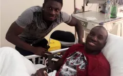Demba Ba tha thứ cho hậu vệ Trung Quốc sau pha gãy chân ghê rợn