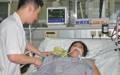 Thiếu 50 triệu, người phụ nữ đứng trước nguy cơ tử vong vì bệnh nhược cơ