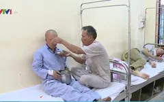 Thương cụ ông chăm con ung thư, vợ bệnh tim