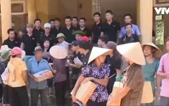 Hội Chữ thập đỏ Việt Nam cứu trợ người dân vùng lũ Hà Tĩnh