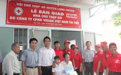 Trao tặng 25 nhà tình thương cho các hộ nghèo tại 4 tỉnh