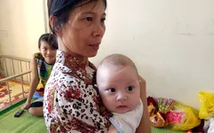 Đáng thương bé gái bị bỏ rơi khi sinh mắc viêm phổi nặng