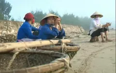 Đời góa bụa đầy nước mắt của người phụ nữ làng chài