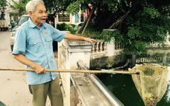 Cụ ông hơn 20 năm tình nguyện dọn rác không công tại Hà Nội