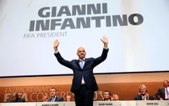 Ông Gianni Infantino trở thành Chủ tịch FIFA sau cuộc bầu cử nghẹt thở