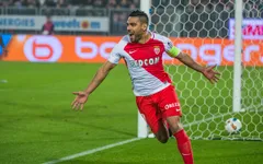 Falcao lập hattrick, đưa Monaco lên đỉnh Ligue 1