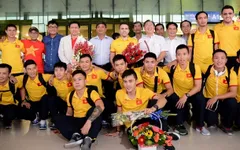 ĐT Futsal Việt Nam được chào đón nồng nhiệt tại sân bay