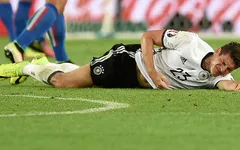 Hàng loạt ngôi sao nguy cơ vắng mặt ở bán kết EURO 2016