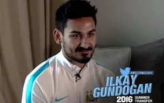 Sao Man City thừa nhận suýt "yêu" Man Utd