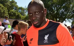 Sao Liverpool được bác sĩ trả về Anh khi đang du đấu