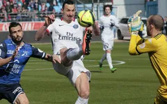 Ibrahimovic vượt mốc 100 bàn khi đăng quang cùng PSG