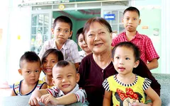 Cảm phục người phụ nữ nuôi dưỡng hàng trăm đứa trẻ khuyết tật