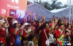 Người dân Đà Nẵng quây kín sàn đấu Muay tại Đại hội thể thao bãi biển châu Á