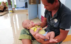 “Các anh, các chị làm thế nào giúp nhà em với”