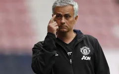 HLV Mourinho chê hàng thủ Man Utd trong trận thắng Wigan