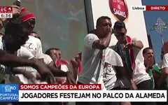 Nani và Renato Sanches trổ tài hát beatbox trong lễ ăn mừng của ĐT Bồ Đào Nha
