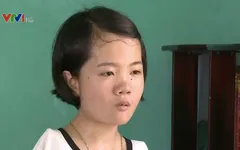 Nghị lực của cô gái không tay viết chữ tuyệt đẹp