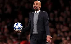 Lỡ mồm chê bai, Pep Guardiola "chạm nọc" CĐV Man Utd