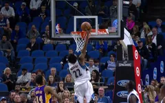 Andrew Wiggins dẫn dắt "đàn sói" bảo vệ Target Center