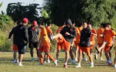 Chùm ảnh: ĐT Việt Nam thư giãn trong buổi tập đầu tiên tại Nay Pyi Taw