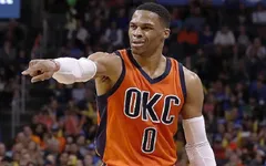 Không có triple-double, Westbrook vẫn giúp Thunder ngược dòng