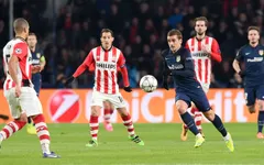 Atletico Madrid bị 10 người của PSV cầm chân tiếc nuối ở lượt đi