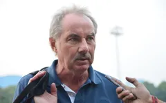 Cầm hòa ĐT Việt Nam, HLV Alfred Riedl của Indonesia nói gì?