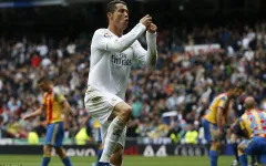 Real Madrid 3-2 Valencia: Lại Ronaldo thắp hi vọng cho Real