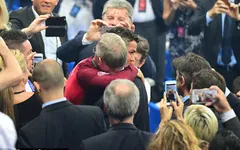 Khoảnh khắc xúc động giữa “cha” Alex Ferguson và “hai đứa con” Nani, Ronaldo