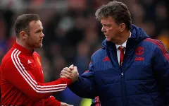 Rooney bênh vực thầy Van Gaal: Muốn trách, hãy trách các cầu thủ Man Utd