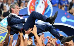 Giúp Bồ Đào Nha vô địch EURO 2016, HLV Fernando Santos được thưởng hợp đồng mới