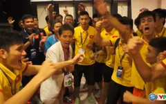 VIDEO hậu trường: Thầy trò ĐT U19 Việt Nam cảm ơn người hâm mộ